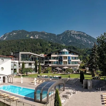 Hartweger's Hotell 4*