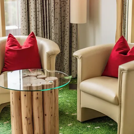 Hartweger's Hotell 4*