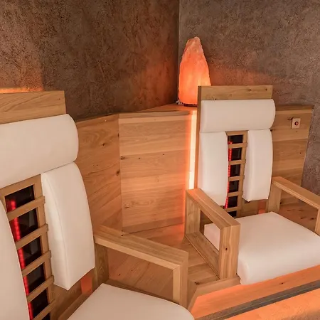 Отель Hartweger's 4*